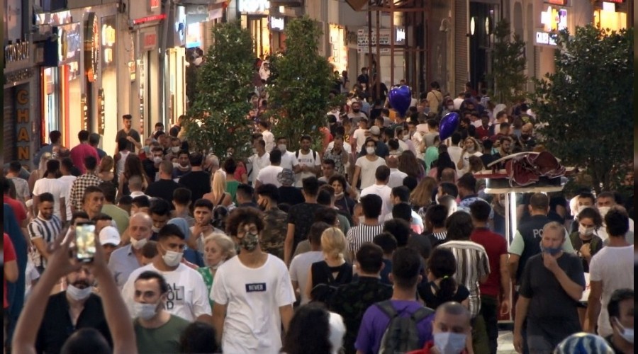 stiklal Caddesi'nde pes dedirten younluk