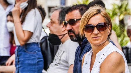 İtalya'da açık alanlarda maske zorunluluğu kaldırıldı