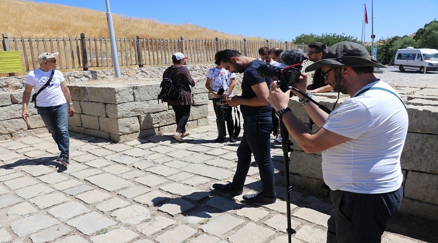  talyan film irketi, Gneydou Anadolu'da  belgesel ekecek 