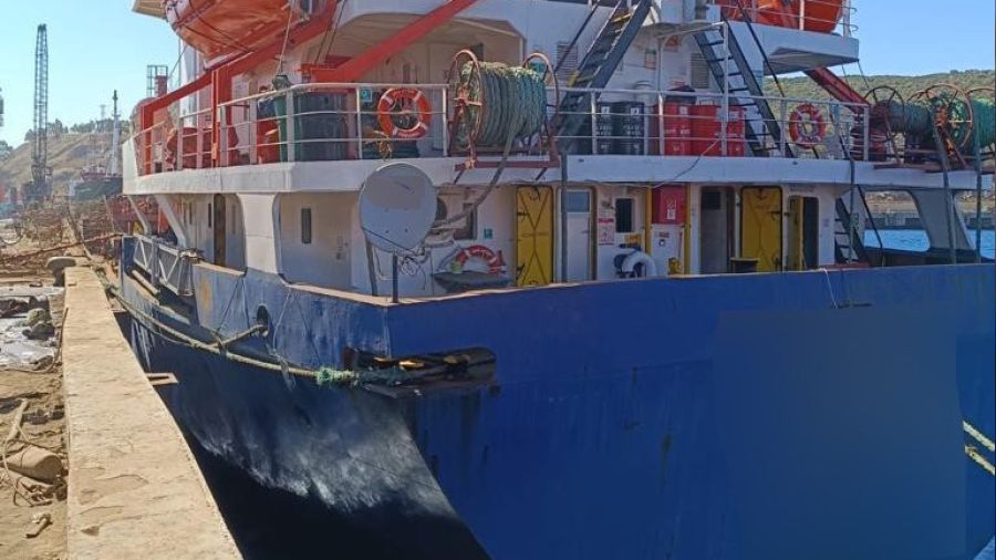 �zmir Alia�a'da 51 ton ka�ak akaryak�t ele ge�irildi