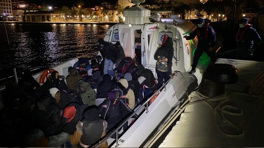 İzmir'de 27 düzensiz göçmen yakalandı