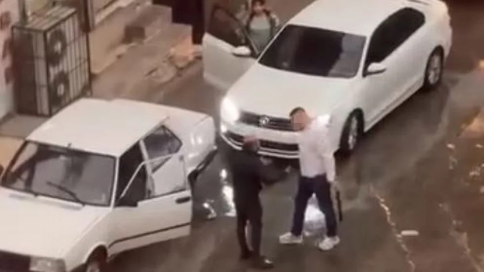 �zmir'de d�ner b��akl� trafik magandas� tutukland�