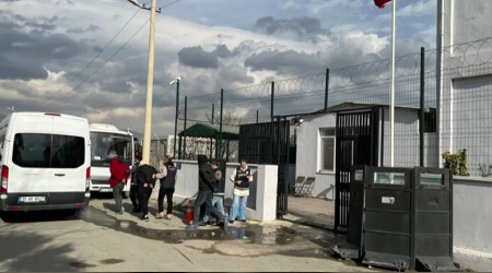 İzmir'de insan kaçakçılarına operasyon