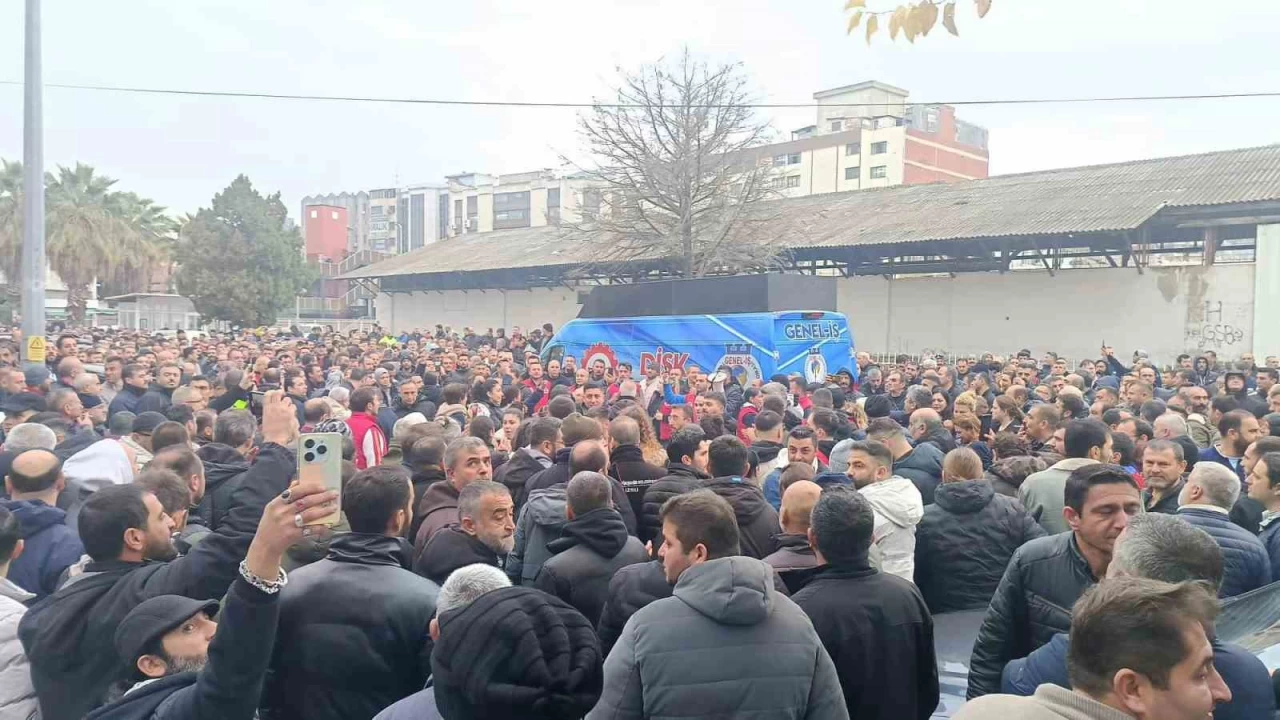 İzmir'de maaş krizi: Binlerce işçi iş bıraktı