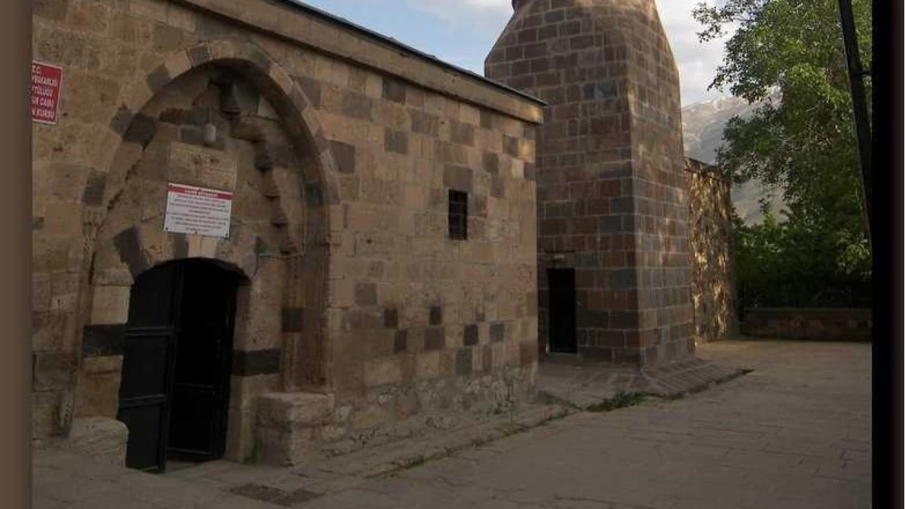 �zzeddin �ir Camii: Van'�n tarihi miras�
