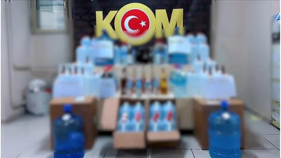  Ka�ak��l�kla m�cadele kapsam�nda y�l�n 8 ay�nda d�zenlenen operasyonlarda, 673 bin 85 litre sahte ve ka�ak alkoll� i�ki ele ge�irildi