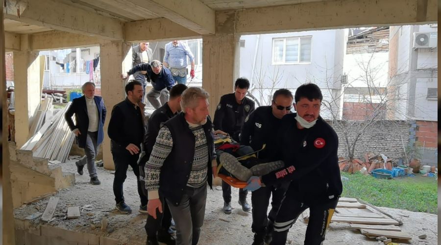 Kalıp ustası inşaatın 3. katından düştü