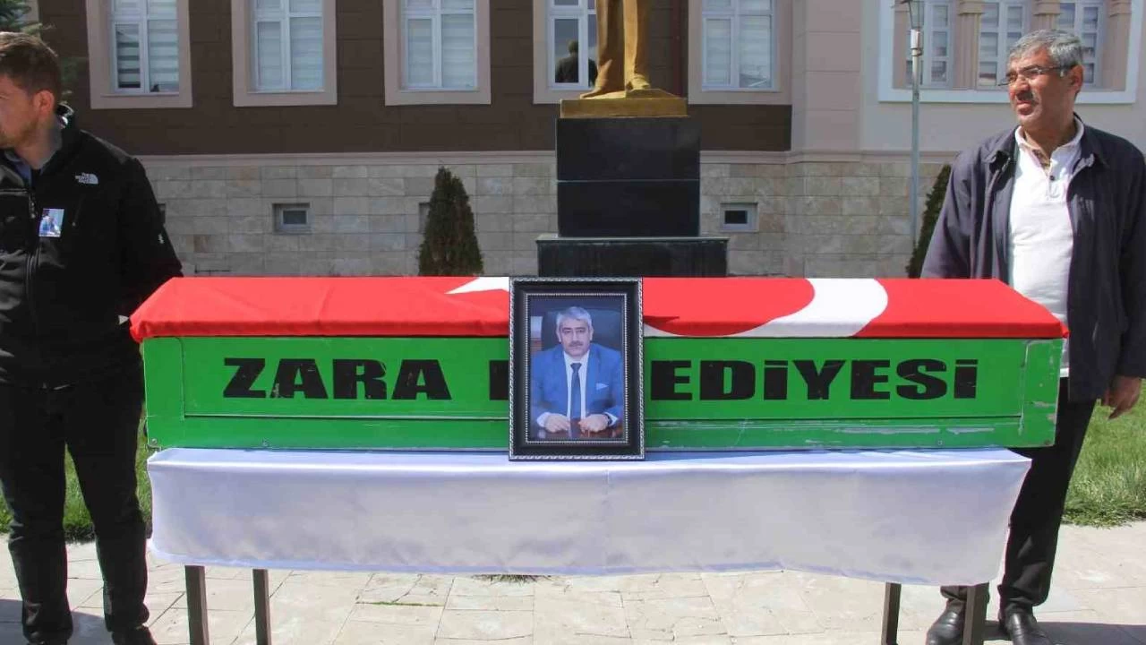 Kalp krizi sonucu hayatını kaybeden Milli Eğitim Müdürü defnedildi