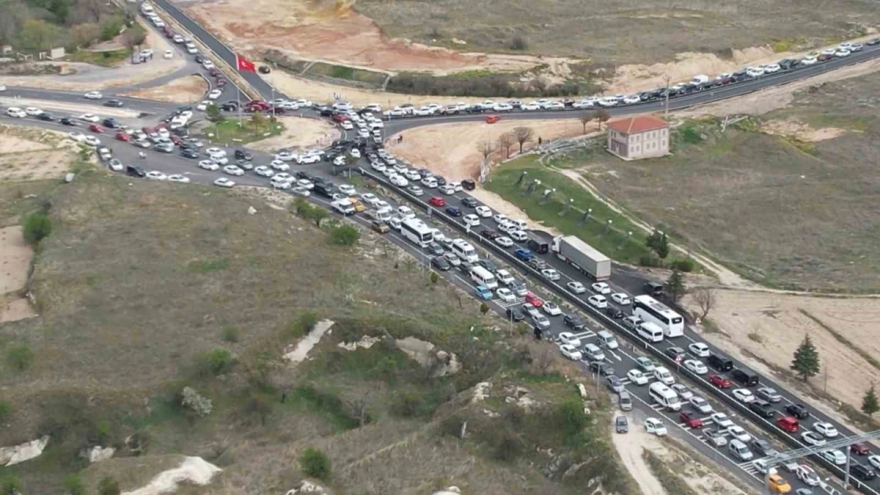 Kapadokya'da dn yolunda trafik ilesi balad