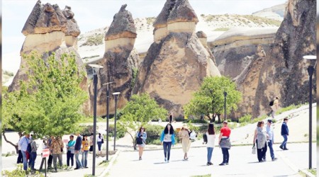 Kapadokya'ya turist akını sevindirdi