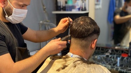Kapanma sonrası berberlerde yoğunluk