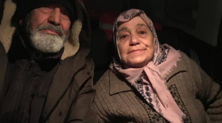 Kar nedeniyle evlerinde mahsur kalan çift, 4 saatlik çalışma ile kurtarıldı