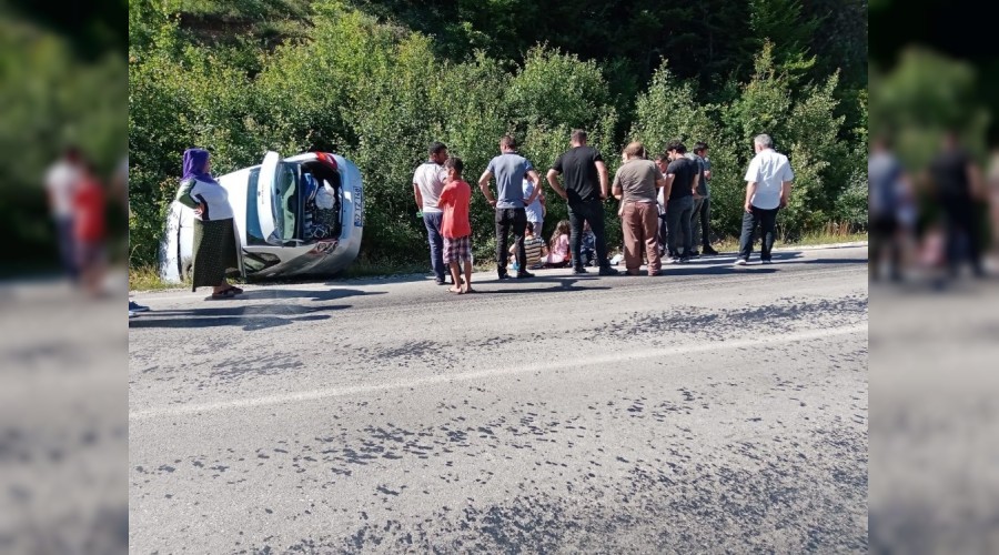 Karabk'teki trafik kazasnda 4' ocuk 7 yaral