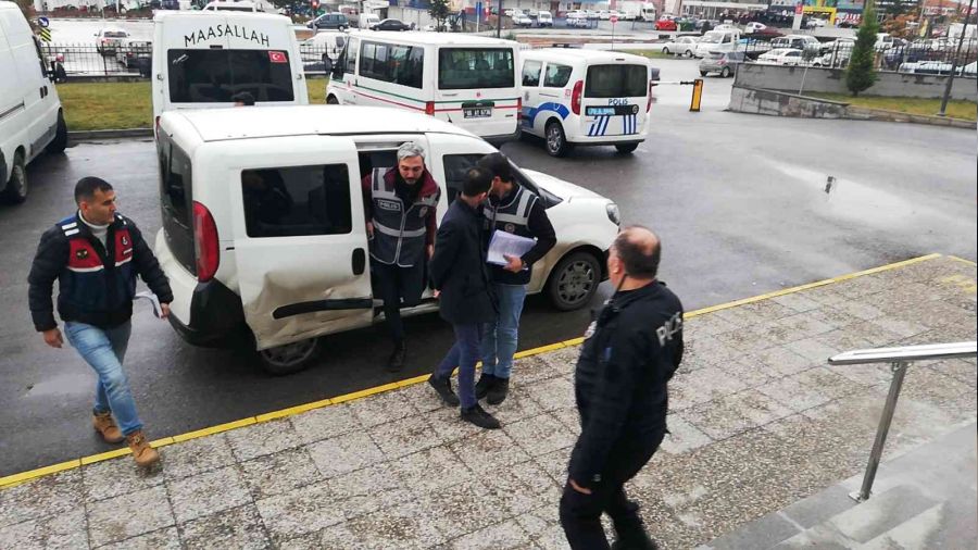 Karaman'da yalnız gördüğü kadınlara odunla saldıran şahıs tutuklandı