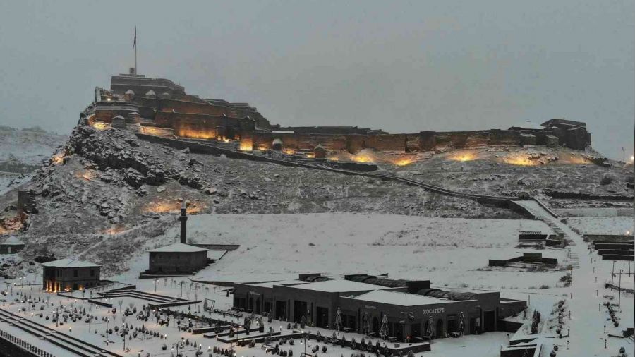 Kars beyaz gelinli�ini giydi