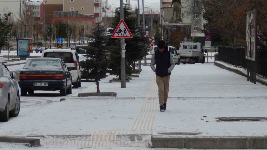 Kars'a k�� geri geldi