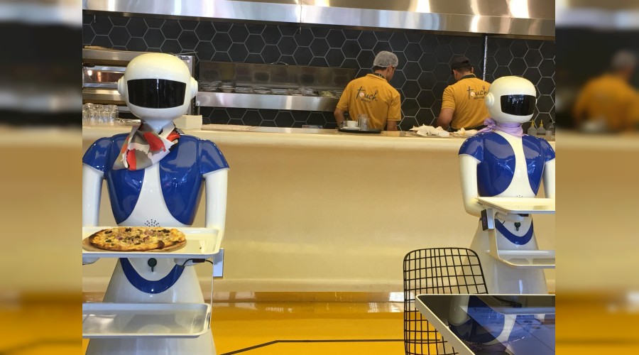 Karnzda Trkiye'nin ilk garson robotlar