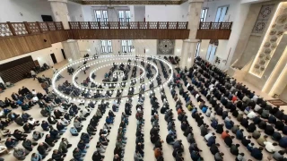 Kars'ta bayram namaznda camiler doldu