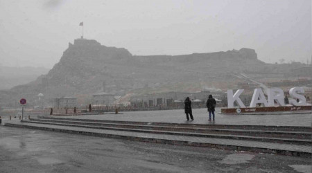Kars'ta kar ya etkili oluyor