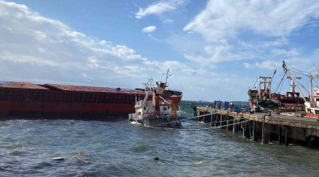 Kartal'da bir gemi battı, başka bir gemi de batan gemiye yaslandı