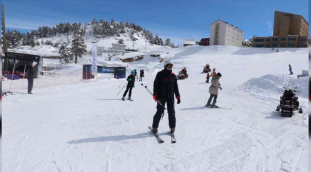 Kartalkaya'da kar kalınlığı 3 metreye yaklaştı