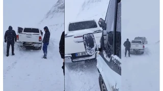 Kayak merkezi yolunda mahsur kalanlar kurtar�ld�