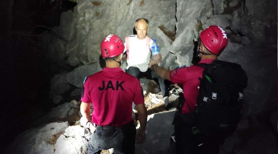 Kaybolan turisti jandarma kurtardı