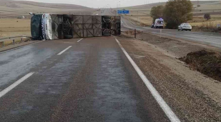 Kayseri'de yolcu otobüsü devrildi