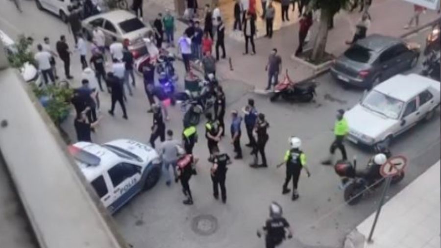 Kaza sonras� ortal�k sava� alan�na d�nd�, �fkelerini ara�tan ��kard�lar