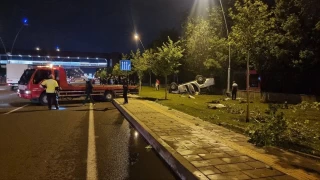 Kaza yapan araçlar takla attı, ortalık savaş alanına döndü: 3 yaralı