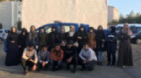 Kilis'te metruk binada 16 düzensiz göçmen yakalandı