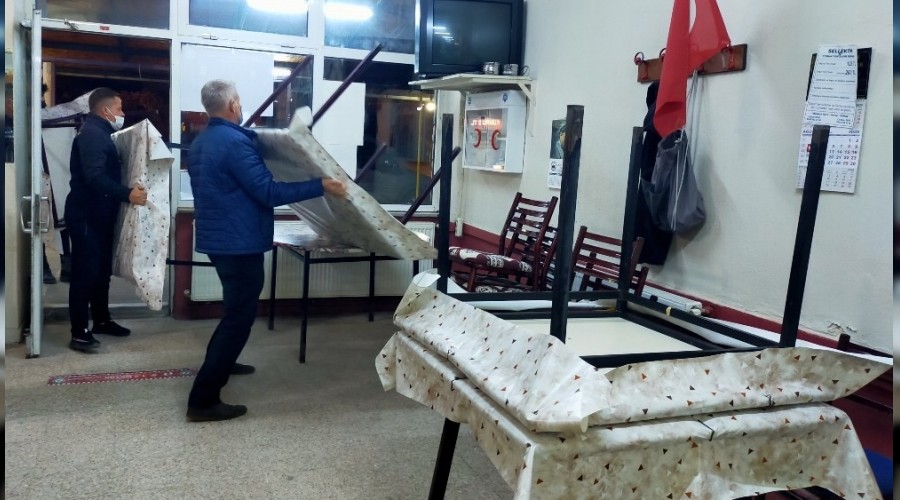 K�raathanelerde kap�lara kilit vuruldu