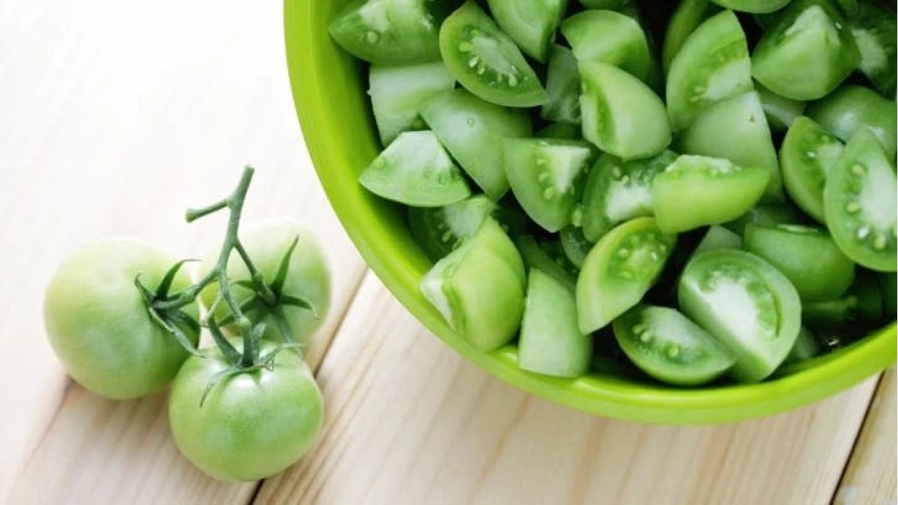 K sofralarnn lezzetli ve ifal konuu: Yeil domates turusu