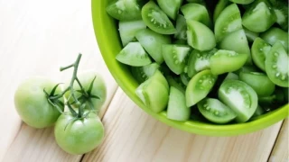 Kış sofralarının lezzetli ve şifalı konuğu: Yeşil domates turşusu