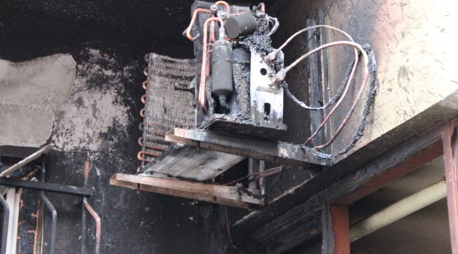Klimadan ��kan yang�n evi k�le �eviriyordu