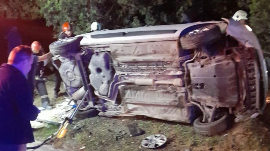 Kocaeli'de i��i servisi ile otomobil �arp��t�: 14 yaral�