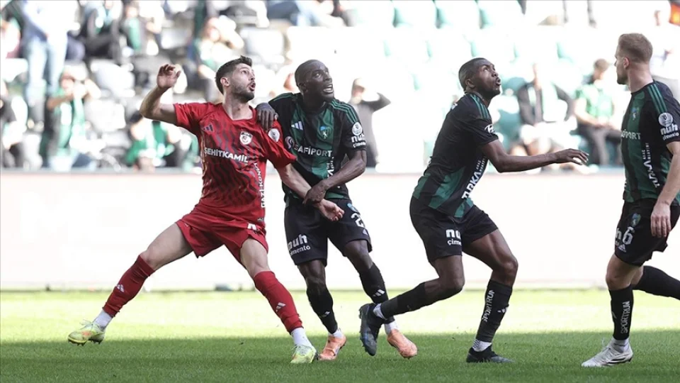 Kocaelispor, sahas�nda Gaziantep FK'yi 3-0 ma�lup etti