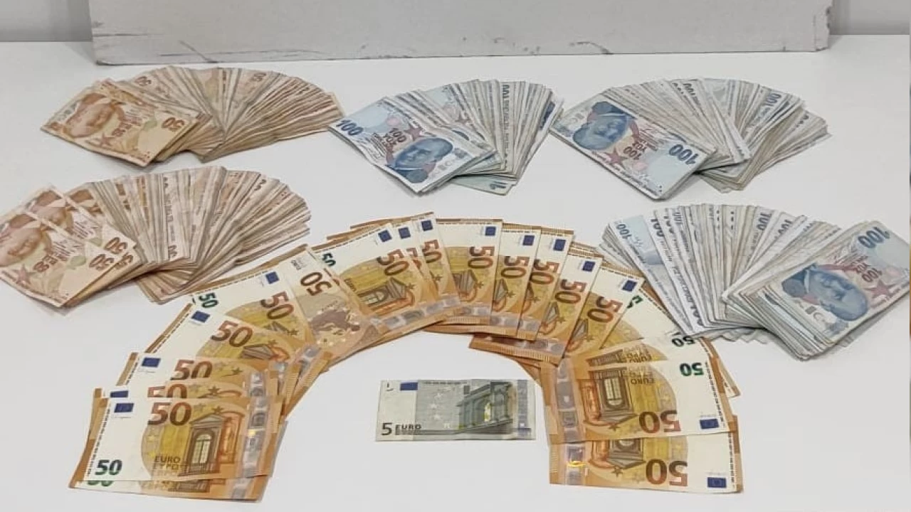 Komşusunun evini soymak için iftara gitmesini bekledi