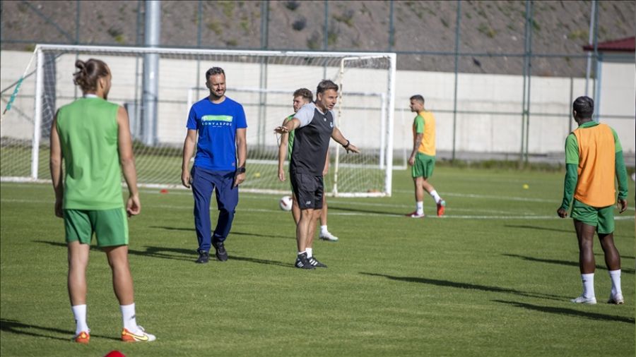 Konyaspor 5 transferini a��klad� 