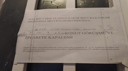 Korona virüs görülen apartmana bu not asıldı