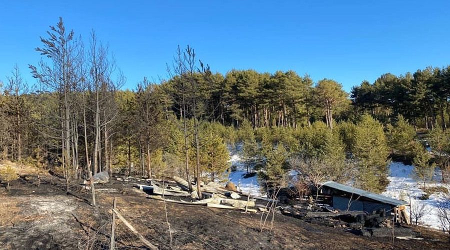 Köyde çıkan yangında 60 arı kovanı kül oldu