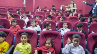 Köydeki öğrenciler ilk kez sinemada film izledi