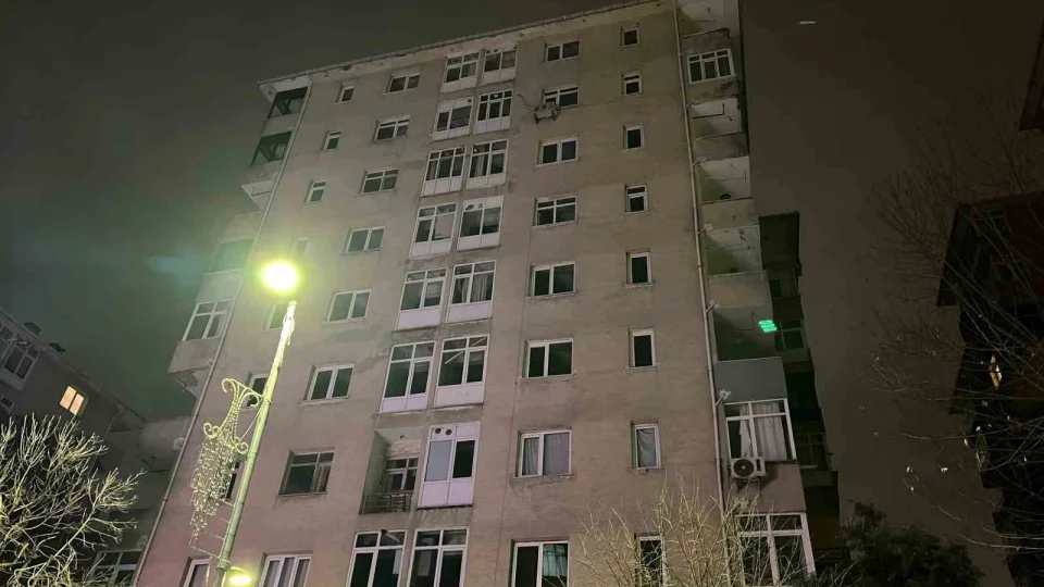 K���k�ekmece'de 10 katl� bina, m�h�rlenerek tahliye edildi