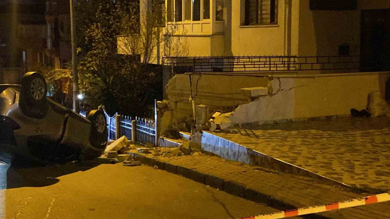 Küçükçekmece'de araç kontrolden çıktı, takla attı