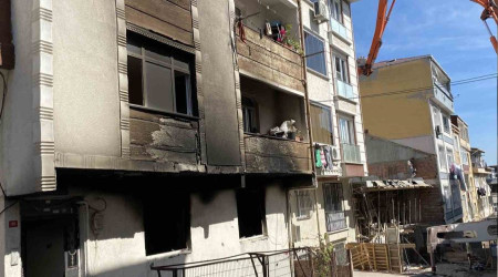 Küçükçekmece'de yangın: 15 kişi kurtarıldı