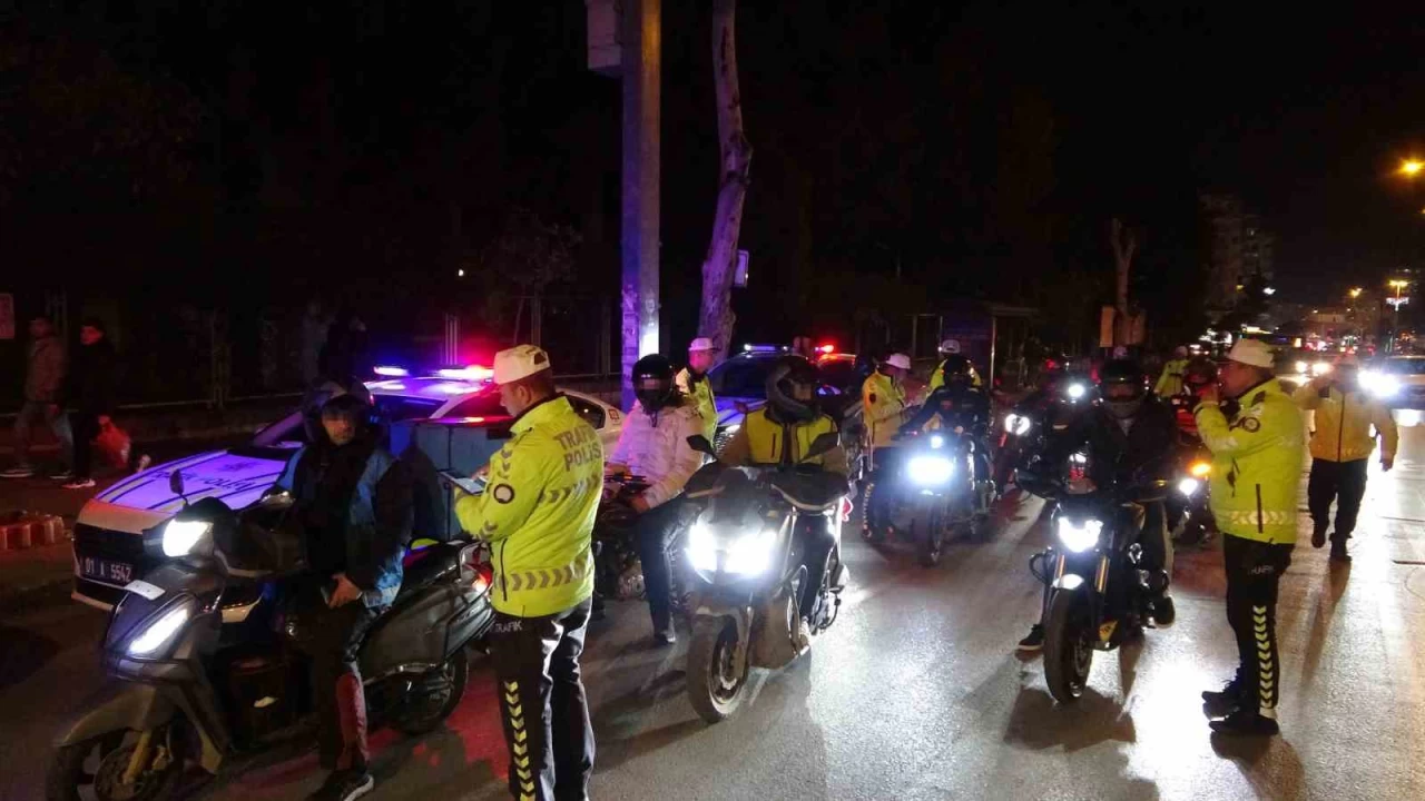 Kural tan�mayan motosikletlilere ceza ya�muru