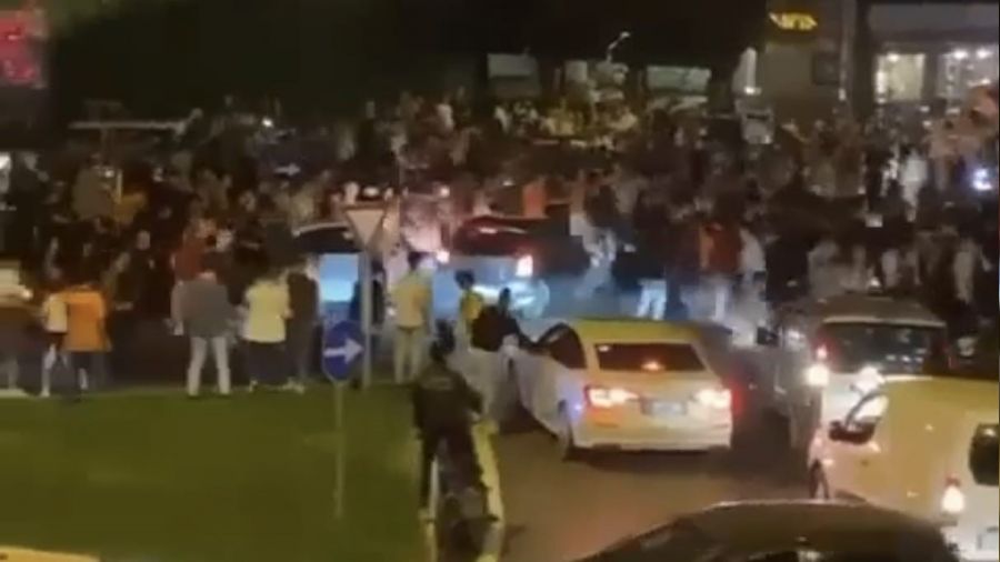 Kutlama yapan GS taraftarlar�n� ezdi