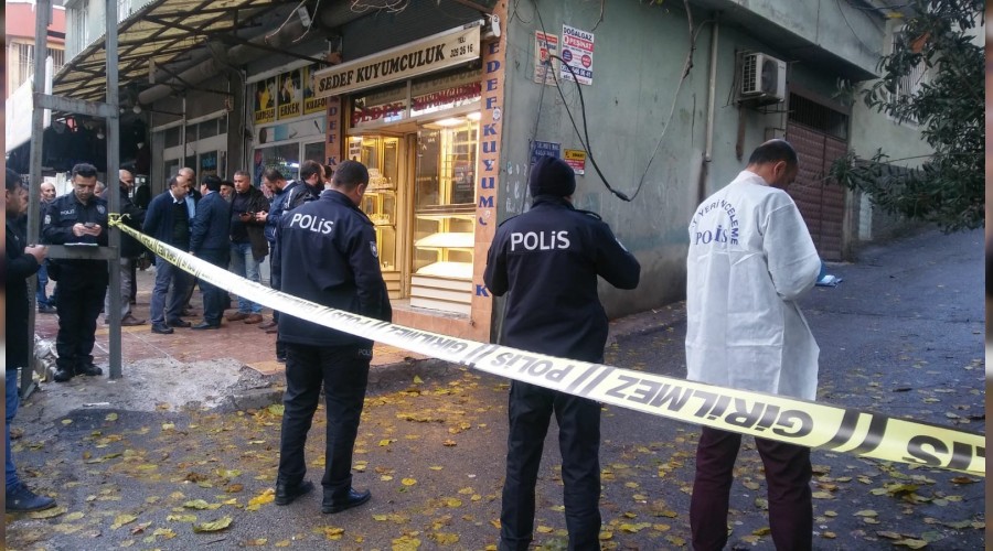 Kuyumcunun kovalamacas�nda yoldan ge�en kad�n vuruldu