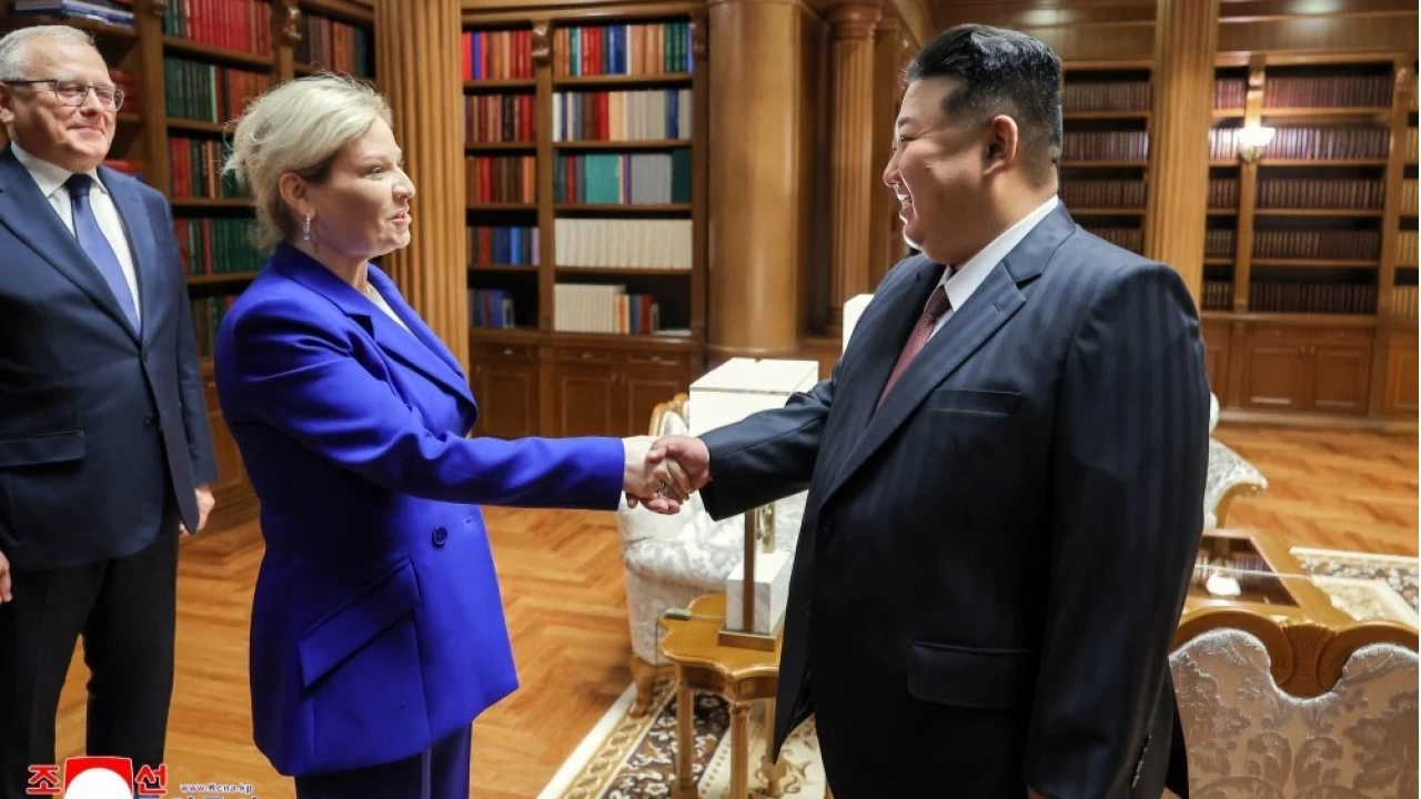 Kuzey Kore lideri Kim Jong-un dikkat �eken misafiri