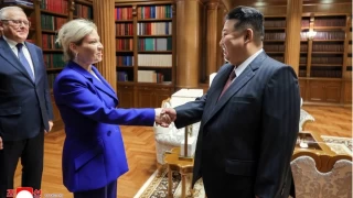 Kuzey Kore lideri Kim Jong-un dikkat eken misafiri